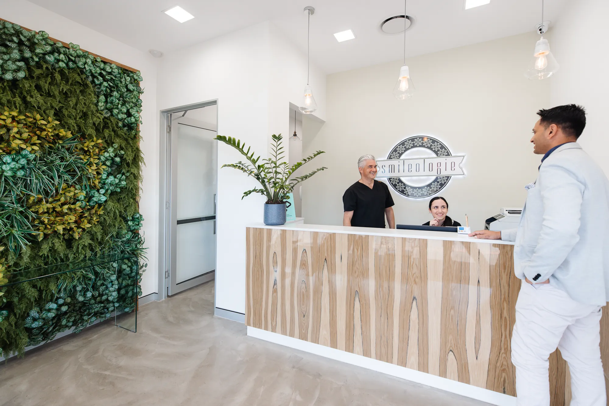 Smileologie dental clinic